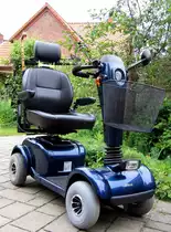 E-Mobil von SUNRISE MEDICAL  Sterling-Opal 

H�chstg. 6 km/h , Reichweite ca.35 km
Eigentum des User, Okt.2010