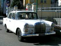 Mercedes 200D, mit dem noch schwarzem Kennzeichen; 080224