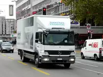 Merceds Atego 1329 mit Kastenaufbau unterwegs in der Stadt Bern am 22.10.2010