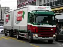 Scania 124L 420 mit Pritschenaufbau unterwegs in der Stadt Bern am 22.10.2010