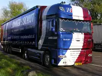 DAF - XF  105.510 im farbenfrohen Design - gesehen im Okt.2010