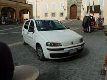 Fiat Punto als Werbetr�ger f�r Castell Gandolfo den Sommersitz des Papstes, gesehen in Castell Gandolfo im Oktober 2010