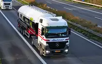 MB Actros 1846  Hammer  auf der A61 bei Rheinbach - 20.10.2010