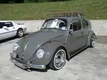 Ein VW K�fer mit Dachgep�cktr�ger und zus�tzlichem  Rucksack  auf der US-Car-Show im August 2010.