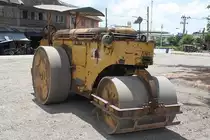 Japanische  WATANABE  Walze am 25.Oktober 2010 beim Bf. Kantang.