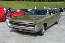Ein Plymouth  Sport Fury GT  Coupe, Baujahr 1970, mit 440 cu-in (7,2 l) Motor, dreht blubbernd eine Runde auf der Eisbahn in Grefrath im August 2010.