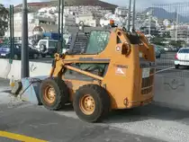 11.10.10,CASE-Dumper am Puerto de Los Cristianos auf Teneriffa.