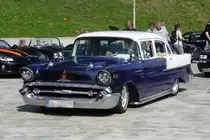 Ein 1957er Chevrolet 210 (Two-Ten) 4-t�rer dreht eine Runde auf der Eisbahn in Grefrath im August 2010.