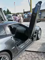  Macht hoch die T�r  lautet das vorweihnachtliche Motto dieser nicht ganz serienm��igen Corvette C6 ZR1 mit Fl�gelt�ren.