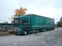 Renault Magnum Sattelzug auf einen Parkplatz in Lehrte, am 21.10.2010.