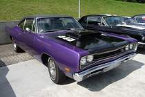 Dodge Coronet R/T der fnften Generation mit Vinyldach, gebaut Ende der 1960er Jahre, auf der US-Car-Show in Grefrath im August 2010.