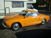 VW Karmann Ghia, Typ 14, die Firma Karmann in Osnabr�ck baute vom scherzhaft  Hausfrauenporsche  genannten Modell �ber 440.000 St�ck, fast die gesamte Technik stammt vom VW K�fer, Okt.2010