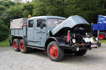 Das VE Kombinat Wohnungsbau hat sich nach der Wende auf den Rckbau von Plattenbauten spezialisiert. Willkommene Gste im Prenitztal...!
Hier mit einem Tatra 141, Baujahr 1966, beim Oldtimertreffen 2010 in Steinbach vertreten.
