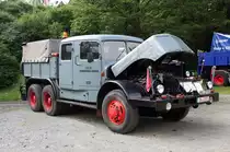Das VE Kombinat Wohnungsbau hat sich nach der Wende auf den R�ckbau von Plattenbauten spezialisiert. Willkommene G�ste im Pre�nitztal...!
Hier mit einem Tatra 141, Baujahr 1966, beim Oldtimertreffen 2010 in Steinbach vertreten.