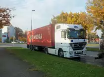 Mercedes Actros 1844, in Hannover/Lahe, am 31.10.2010.