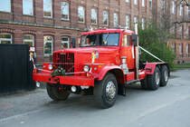 Kraz 256-Sattelzugmaschine, hier als  Hochzeitskutsche  im April 2010 in Leipzig.