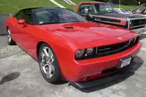 Vom Design an die erste H�lfte der 1970er Jahre angelehnt, ist dieser Dodge Challenger R/T doch aus aktueller Produktion. Aus den V8 mit etwa 6l Hubraum kommen locker �ber 300 PS.