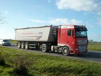 DAF-Kipper wartete am 22.Oktober 2010 an einer Kreuzung in Bergen/Rgen.