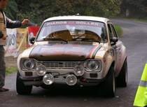 Ford  Hundknochen  Escort. Gesehen am 15.10.2010. (Rallye Historic)