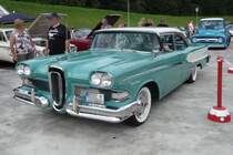 Ein Edsel Pacer von 1958, dahinter ein Ford Pickup, zu sehen auf der US-Car-Show in Grefrath im August 2010.