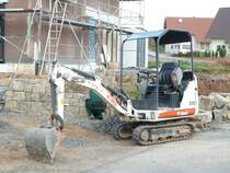 Bobcat steht auf einer Baustelle in 36100 Petersberg-Marbach, Oktober 2010