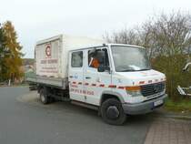 MB Vario als Doppelkabiner mit Planenaufbau der Firma GEHRING steht in 36100 Petersberg-Marbach, Oktober 2010