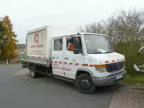 MB Vario als Doppelkabiner mit Planenaufbau der Firma GEHRING steht in 36100 Petersberg-Marbach, Oktober 2010