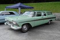 1958er Plymouth Belvedere  Custom Suburban  Station Wagon der zweiten Generation. Der 5,2-Liter-Motor bringt 225 PS auf eine Dreigang-Automatik. So zu sehen auf der US-Car-Show in Grefrath im August 2010.
