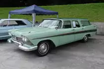1958er Plymouth Belvedere  Custom Suburban  Station Wagon der zweiten Generation. Der 5,2-Liter-Motor bringt 225 PS auf eine Dreigang-Automatik. So zu sehen auf der US-Car-Show in Grefrath im August 2010.