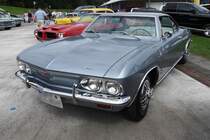 Ein Chevrolet Corvair Hardtop Coupe der zweiten Baureihe, gebaut ab 1965, auf der US-Car-Show in Grefrath im August 2010.