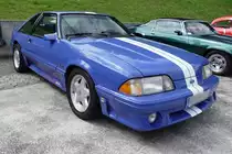 Der Ford Mustang der dritten Generation bekam 1983 ein neues Styling a la Ford Escort, was ihn ziemlich kleinwagenhaft aussehen l�sst. Unter der Haube hat es der GT mit 5 Litern aber mehr als faustdick. Gesehen auf der US-Car-Show in Grefrath im August 2010.