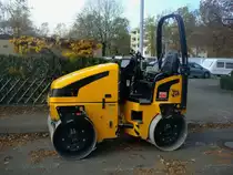 JCB Vibromax VMT 260-120, Walzenzug aus englischer Produktion, mit japanischem Dieselmotor von Kubota mit 32PS, 2,7t Eigengewicht, Nov.2010