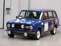 Historischer Lada in historischer  Kleidung . Aufgenommen auf dem 43-ten Mecsek Rallye, am 17.10.2010.