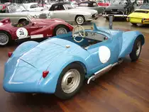Simca Barchetta von 1956. Da die Karosserie komplett aus Aluminium gefertigt ist, hat der 1.291 cm� Motor mit 70 PS bei Bergrennen leichtes Spiel. D�sseldorfer Meilenwerk.