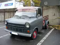 Ford Transit FT. 1965 - 1970. Hier wurde ein Pickup auf Basis des Transit´s der ersten Baureihe abgelichtet. Besucherparkplatz des D�sseldorfer Meilenwerkes.