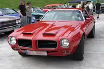 Ein Pontiac Firebird der zweiten Baureihe ab 1970 dreht eine Runde auf der Eisbahn in Grefrath im August 2010. 