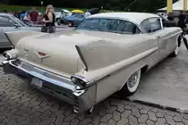 Der Raketenstil der 50er Jahre brachte auch beeindruckende Heckflossen hervor, hier am Cadillac De Ville Coupe von 1957/58.
