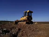 Caterpillar Raupe D4G
Einsatzgewicht (kg) 8546 / 8501 Leistung (kW) 60 / 62,6 L�nge (mm) 3646 / 3816 Schildkapazit�t (m�) 1,84 / 1,85 gesehen Juli 2010 A4 Umlegung Kerpen-Buir von Alteisenjo