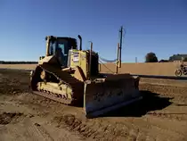 Planierraupe Caterpillar D6N Leistung 114,00 kW Masse 16,50 t L�nge (L) 4,73 m Breite (B) 3,02 m H�he (H) 3,19 m Abgelichtet A4 Umlegung Kerpen Buir Juli 2010 von Alteisenjo
