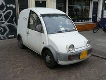 Nissan S-Cargo. Zwischen 1989 und 1992 sind davon 12 000 Stck gebaut. Fotografiert in Amsterdam 02-03-2008.