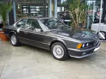 BMW E24 628 CSi. 1979 - 1987. Die E24 Reihe wurde 1976 auf dem Genfer Salon vorgestellt. Der 628 CSi l�ste 1979 das  Urmodell  630 CS mit Vergasermotor ab. Der 6-Zylinderreihenmotor leistet 184 PS und wird durch eine elektronische Bosch L-Jetronic mit Krafstoff versorgt. Meilenwerk D�sseldorf.