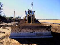 Planierraupe Caterpillar D6N Leistung 114,00 kW Masse 16,50 t Lnge (L) 4,73 m Breite (B) 3,02 m Hhe (H) 3,19 m Abgelichtet A4 Umlegung Kerpen Buir Juli 2010 von Alteisenjo 