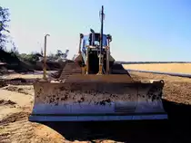 Planierraupe Caterpillar D6N Leistung 114,00 kW Masse 16,50 t L�nge (L) 4,73 m Breite (B) 3,02 m H�he (H) 3,19 m Abgelichtet A4 Umlegung Kerpen Buir Juli 2010 von Alteisenjo 