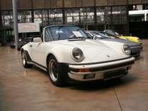 Porsche 911 turbo (930) Cabrio. Meilenwerk Dsseldorf. Nordrhein-Westfalen. Am 27.06.2010.