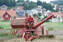 Massey-Ferguson in Aktion, gesehen 09-2006 in Petersberg-Marbach