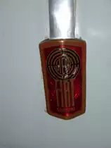 Motorhaubenemblem eines Steyr-Fiat 500C  Topolino . Abgelichtet in der Restaurierungswerkstatt des Villacher Automuseums am 12.08.2010.