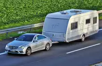 Mercedes E-Klasse Coupe mit Wohnanh�nger auf der A61 bei Rheinbach - 20.10.2010