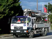 MAN eilt mit der aufgebauten Betonpumpe schon zur n�chsten Baustelle;101123
