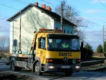 ATEGO-1023 der  gelben Engeln  am Weg zur nchsten Hilfeleistung;101123