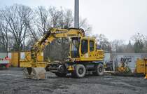 Zwei Wegebagger von Liebherr, am 21.11.10 in Goslar.